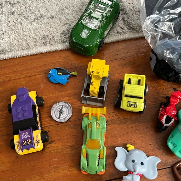 Bundle of mix small toys - Picture 2 of 4